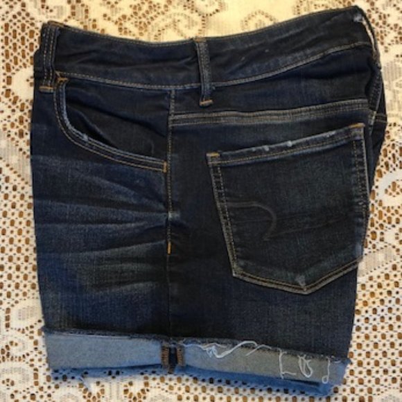 American Eagle Hi-Rise Shortie Shorts - size 8 - Picture 3 of 7